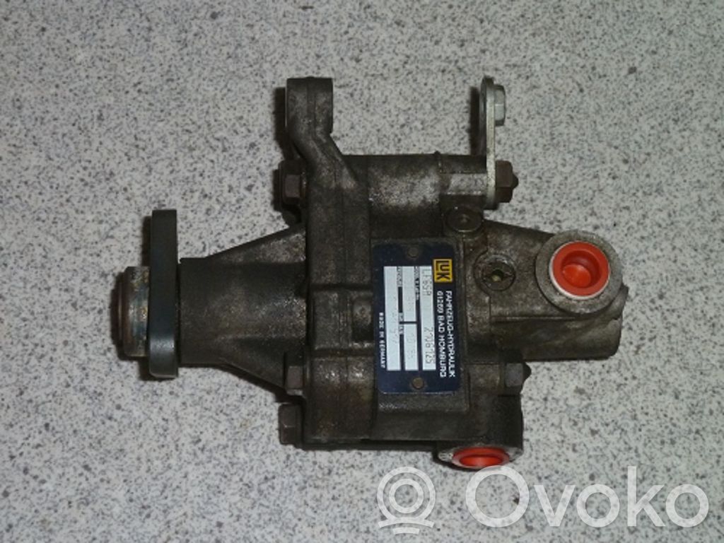 BMW 5 E34 Power steering pump 