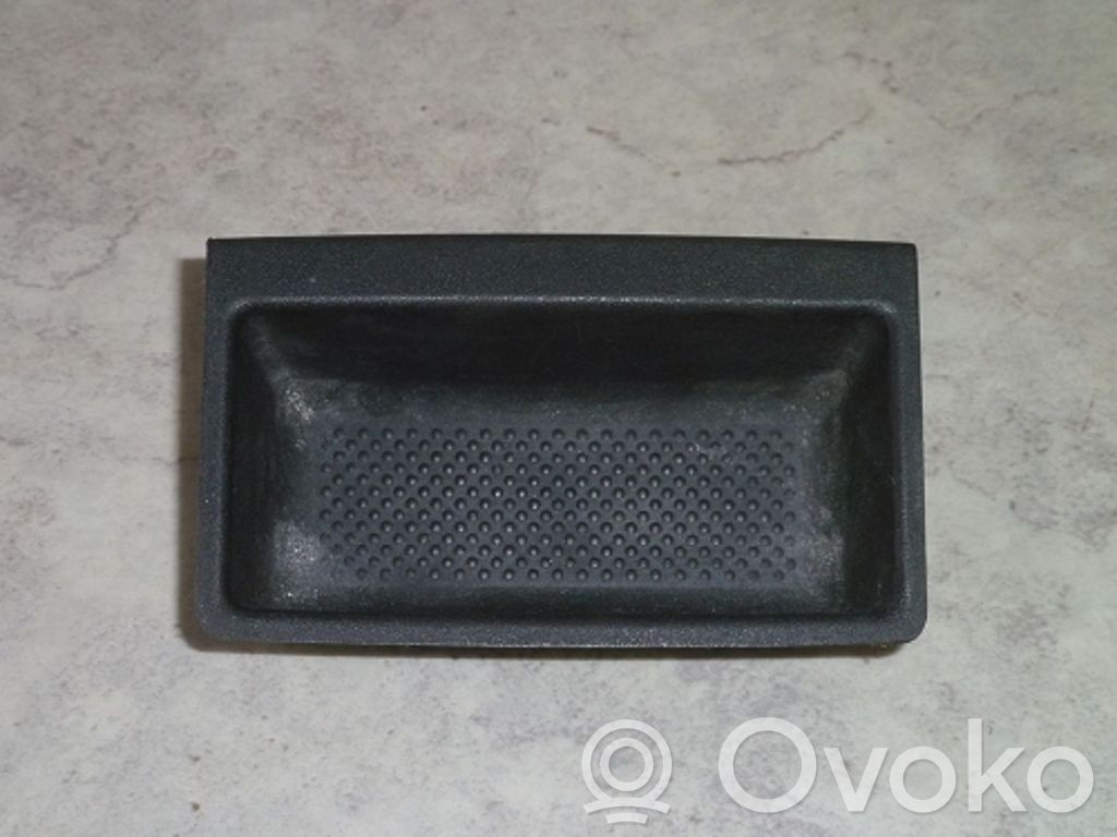 BMW 3 E36 Kita salono detalė 