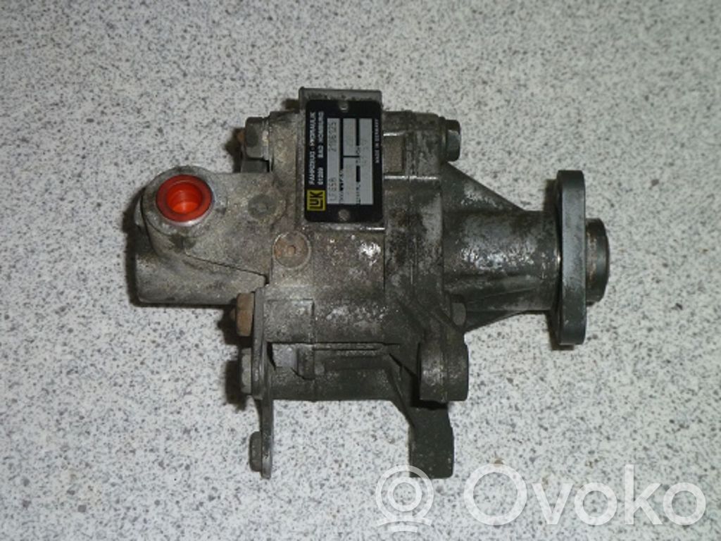 BMW 5 E34 Power steering pump 