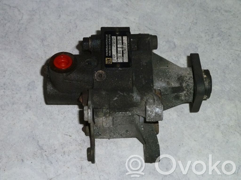BMW 5 E34 Power steering pump 