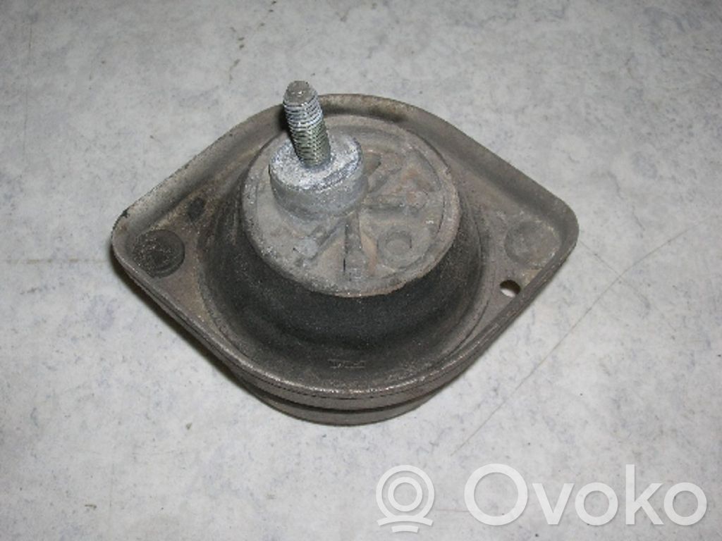 BMW 5 E39 Engine mount bracket 