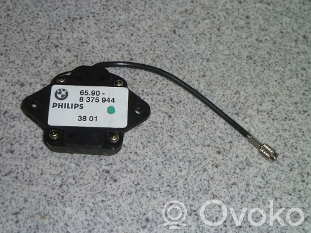 BMW 5 E39 GPS-pystyantenni 