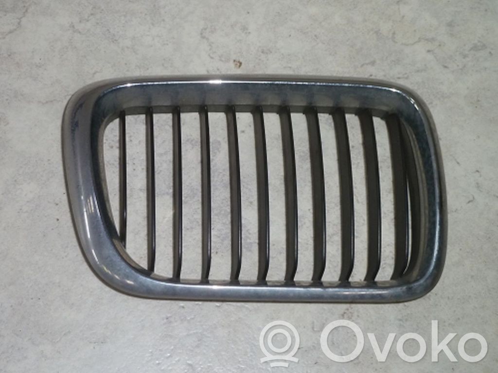 BMW 3 E36 Bonnet/hood grill 