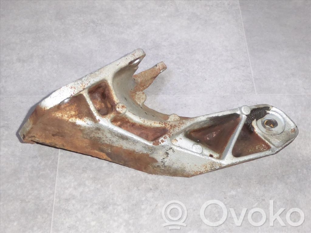 BMW X5 E53 Engine mounting bracket 