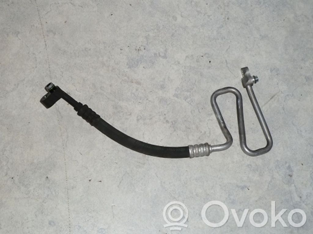 BMW 5 E39 Ilmastointilaitteen putki (A/C) 
