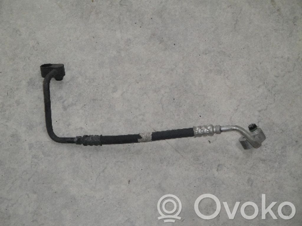 BMW 3 E36 Ilmastointilaitteen putki (A/C) 