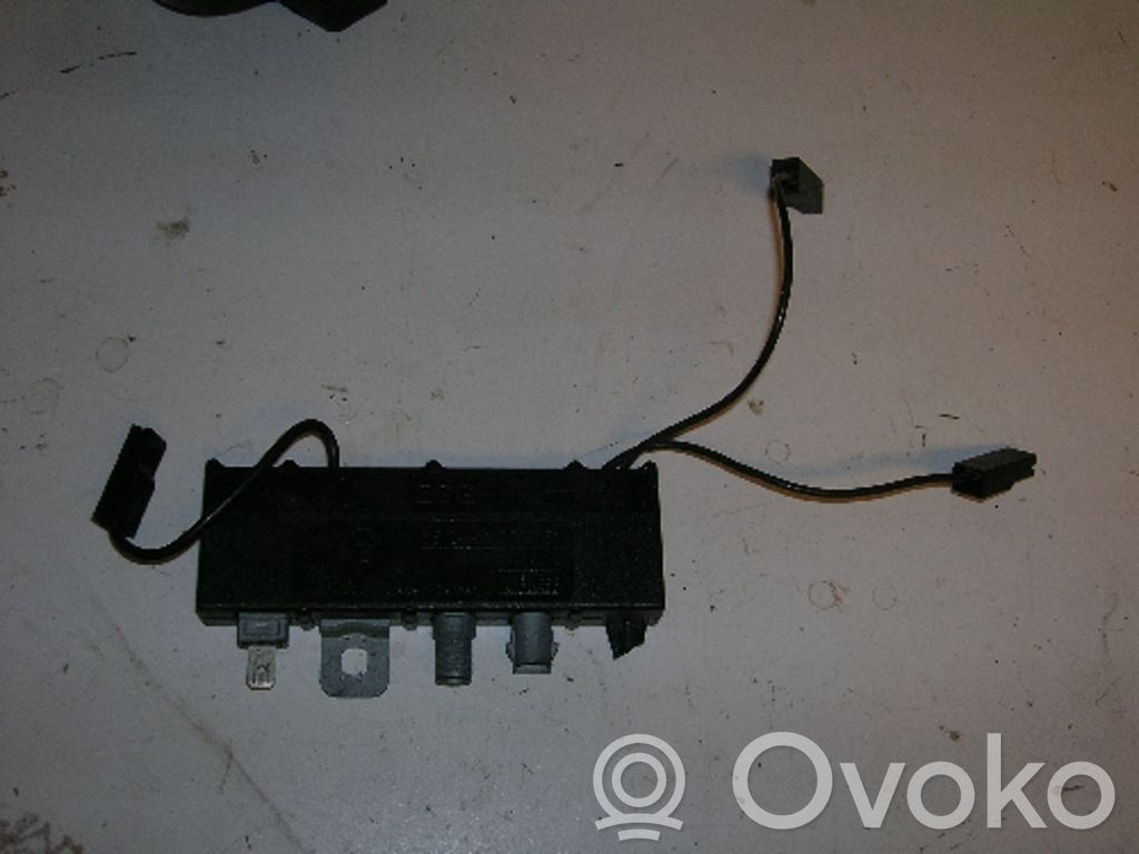 Pystyantennivahvistin   65241387751,65241387751