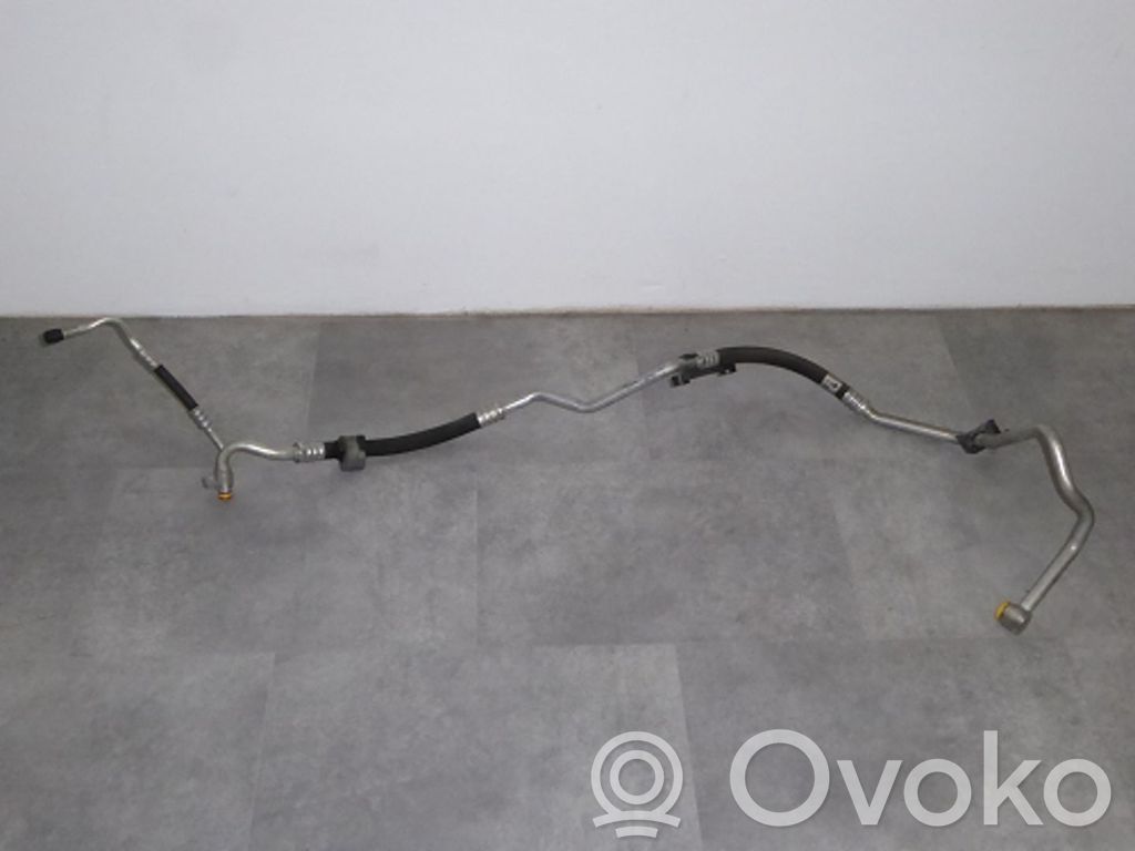 BMW 1 E81 E87 Ilmastointilaitteen putki (A/C) 
