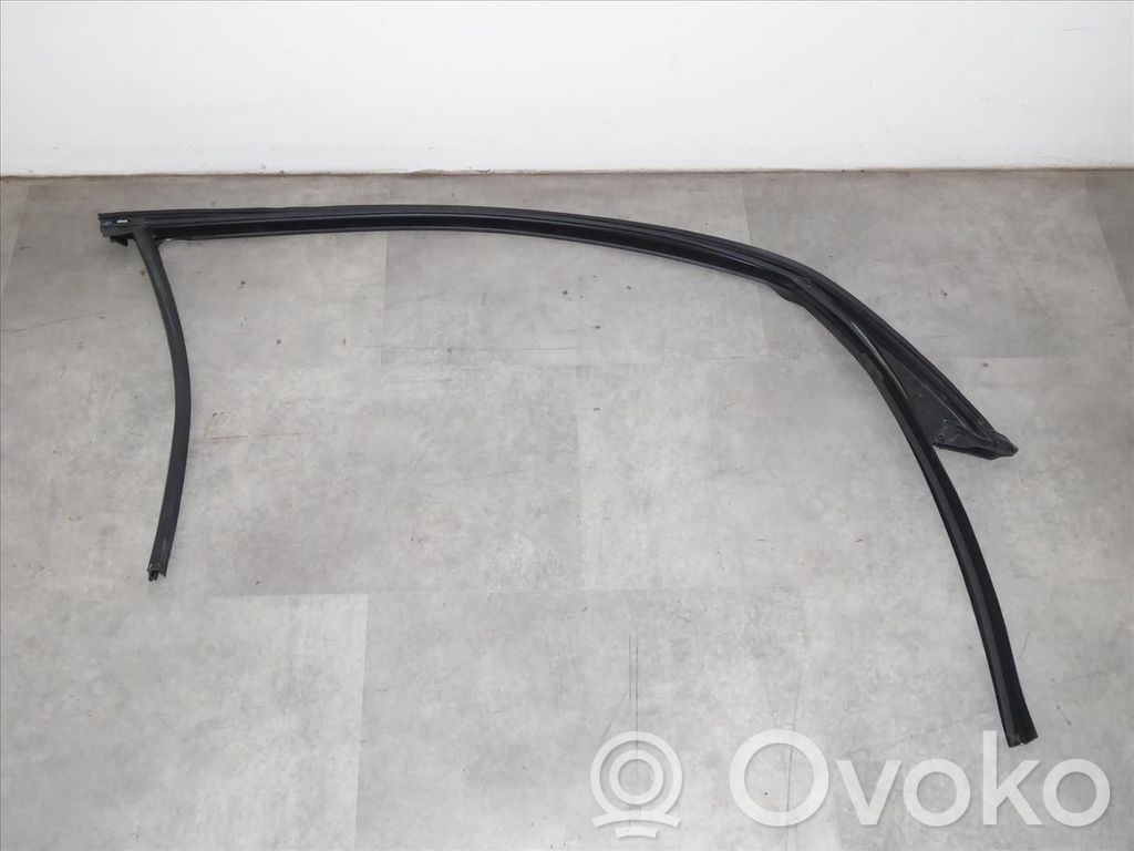BMW 5 G30 G31 G38 Listwa szyby drzwi przednich 