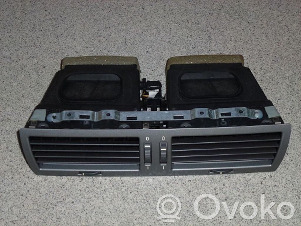 BMW 7 E65 E66 Centrinės oro grotelės 