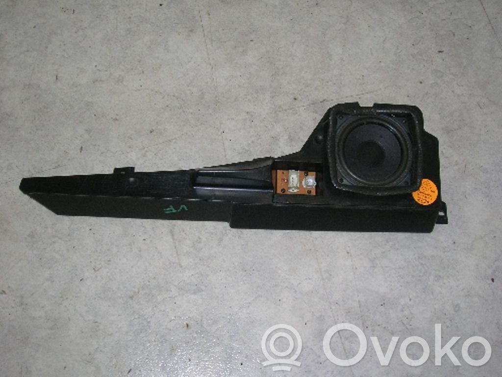 BMW 7 E38 Etuoven kaiutin 