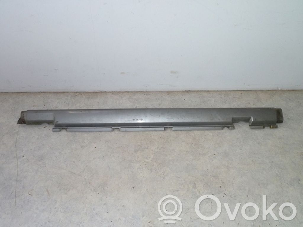 BMW 3 E30 Takaoven kynnyksen suojalista 