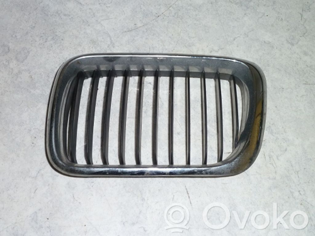 BMW 3 E36 Bonnet/hood grill 