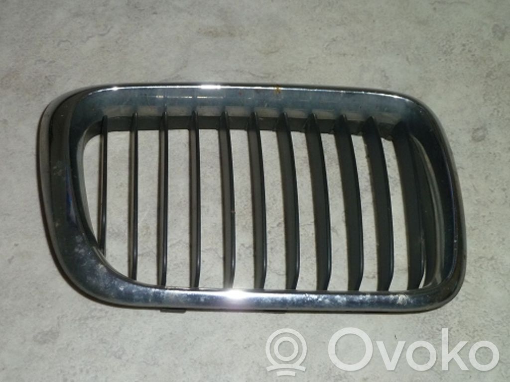 BMW 3 E36 Bonnet/hood grill 