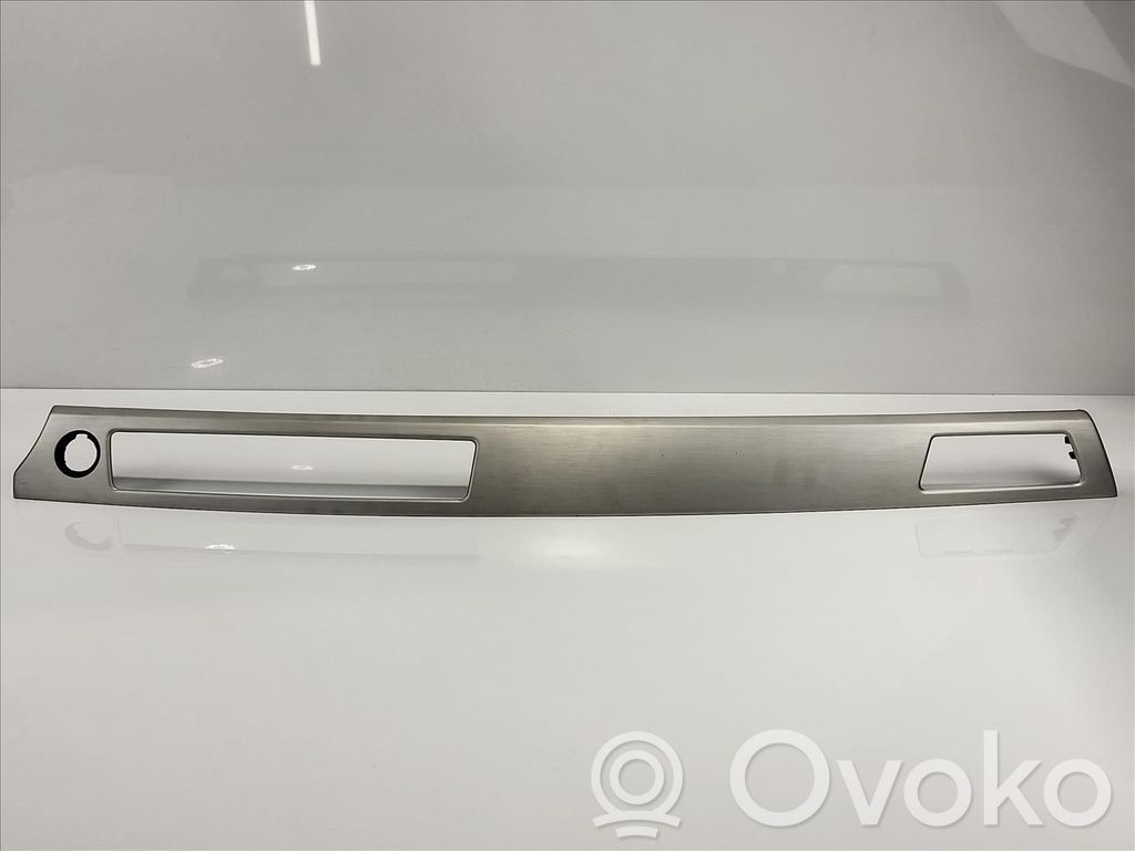 BMW 3 E90 E91 Отделочный щит панели (боковой) 