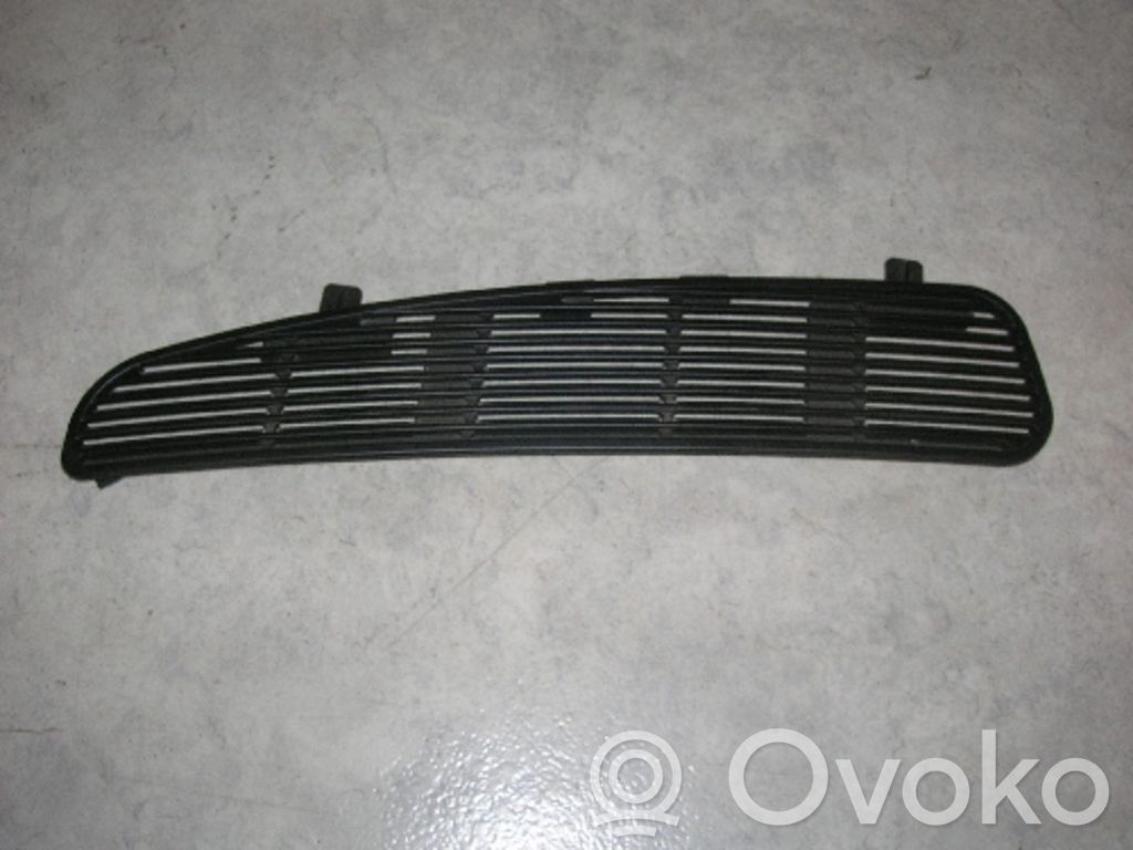 BMW 5 E39 Tavarahyllyn ritilä 