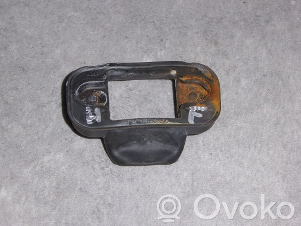 BMW 3 E90 E91 Etuoven pidätin 