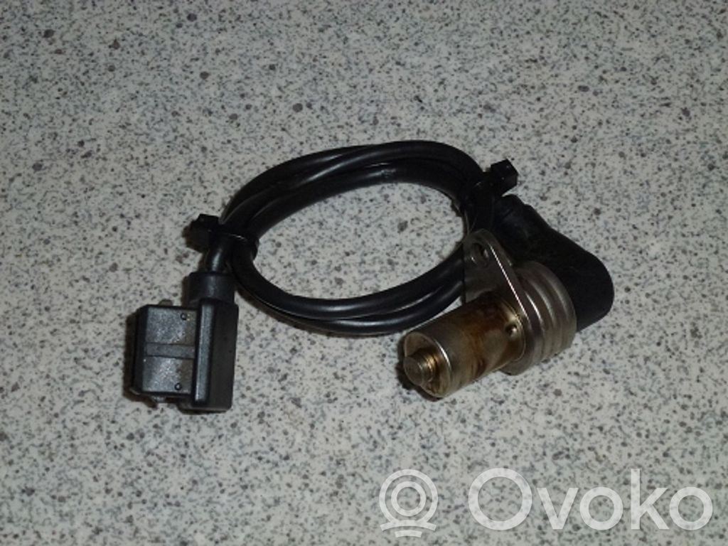 BMW 7 E32 Czujnik położenia wału korbowego 