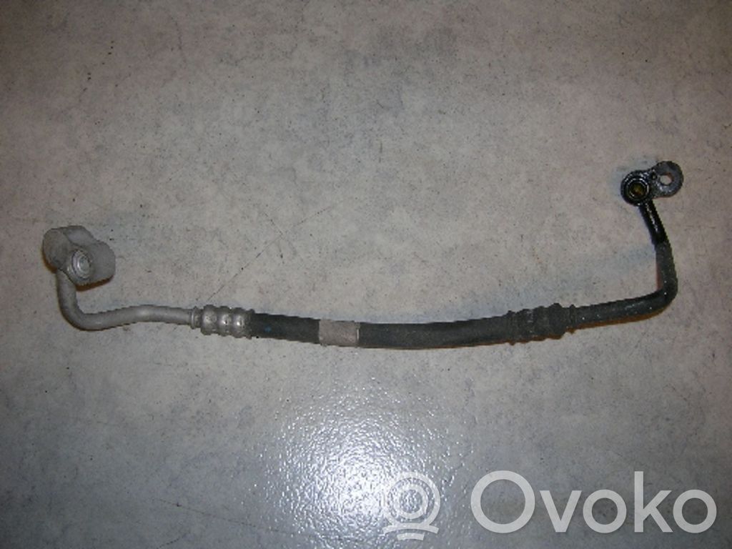 BMW 3 E36 Ilmastointilaitteen putki (A/C) 