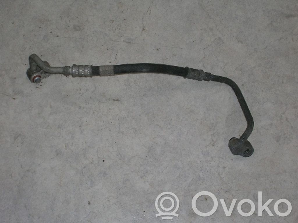 BMW 3 E36 Ilmastointilaitteen putki (A/C) 