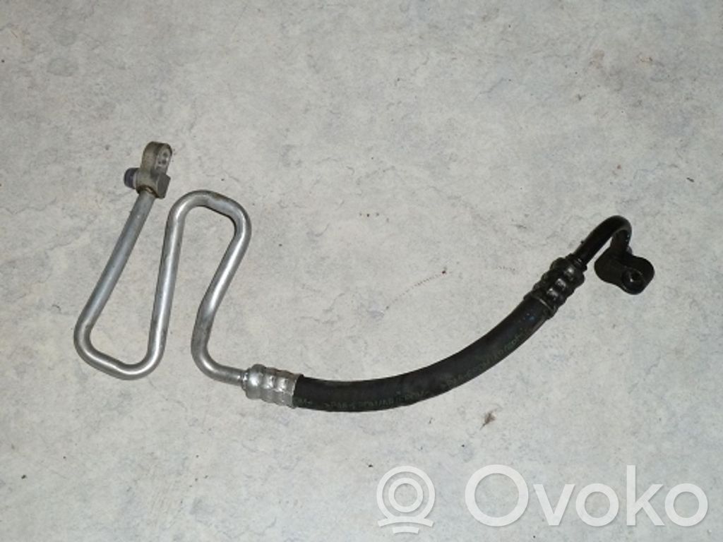 BMW 5 E39 Ilmastointilaitteen putki (A/C) 