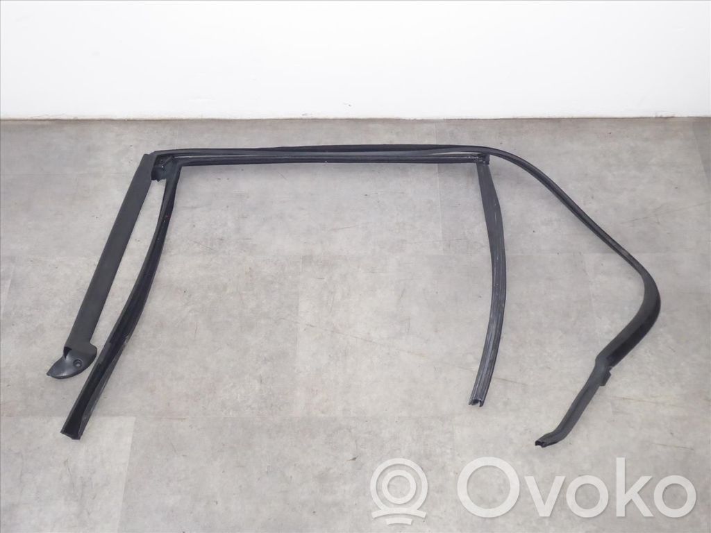 BMW 5 G30 G31 G38 Ramka szyby drzwi tylnych 
