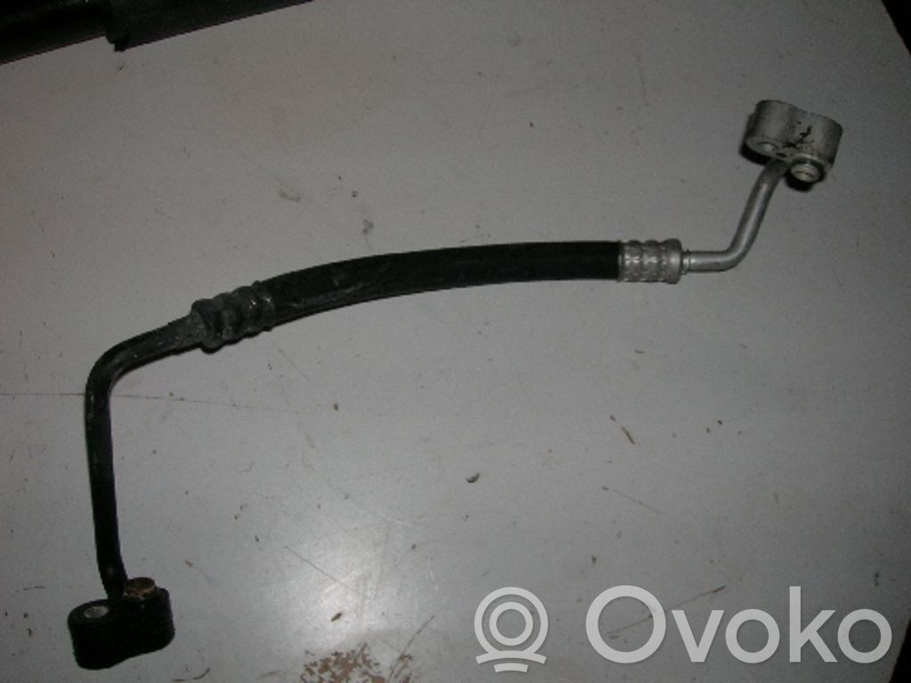 BMW 3 E36 Ilmastointilaitteen putki (A/C) 
