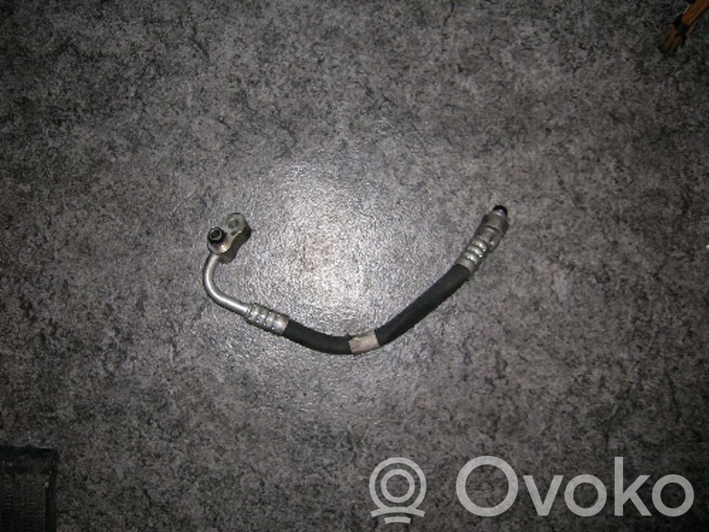 BMW 5 E39 Ilmastointilaitteen putki (A/C) 