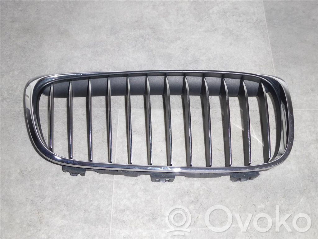BMW 2 F45 Grotelės priekinės 