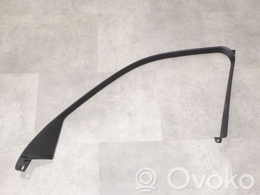BMW X3 E83 Ramka szyby drzwi przednich