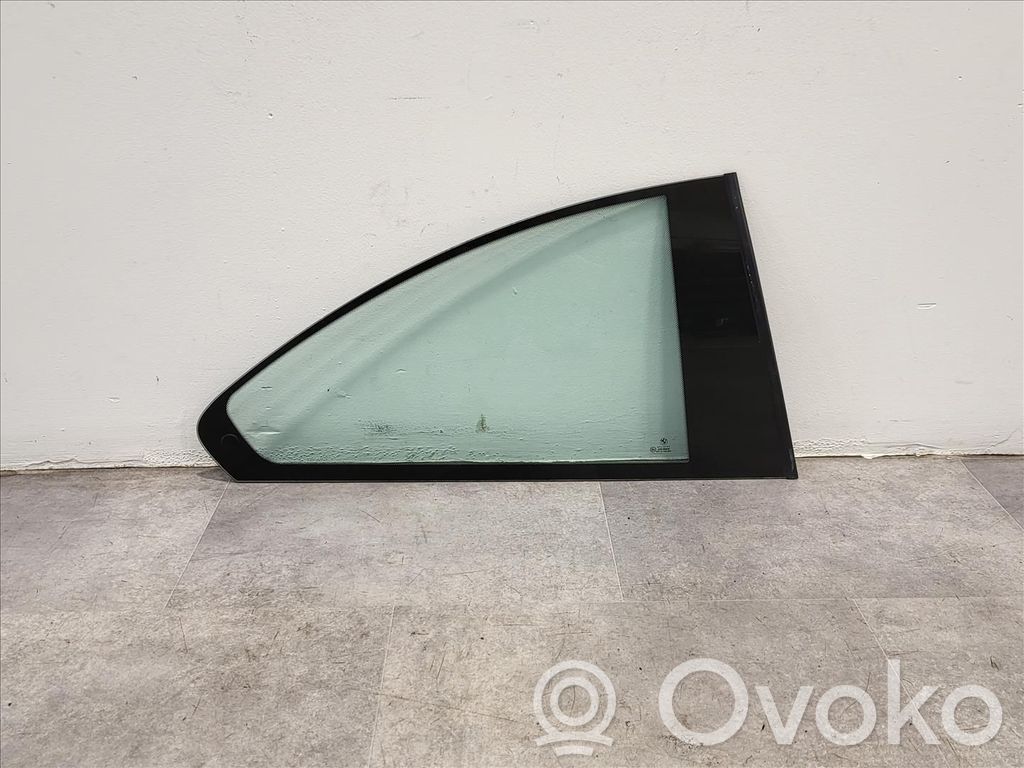 Vidrio lateral trasero   51368209404,51368209404