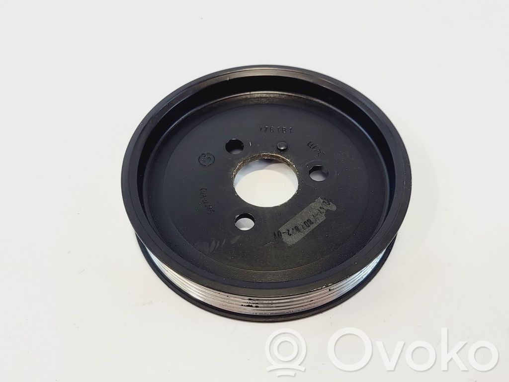 BMW 5 E60 E61 Ohjaustehostimen pumpun hihnapyörä 