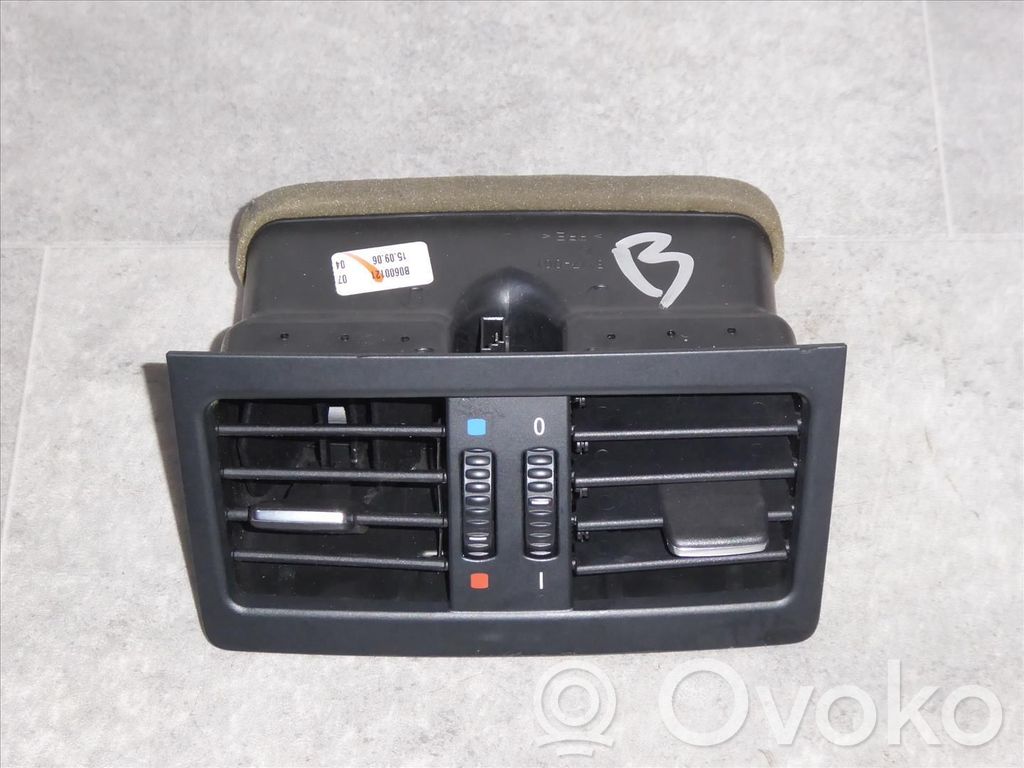 BMW 3 E90 E91 Rejilla de ventilación trasera 
