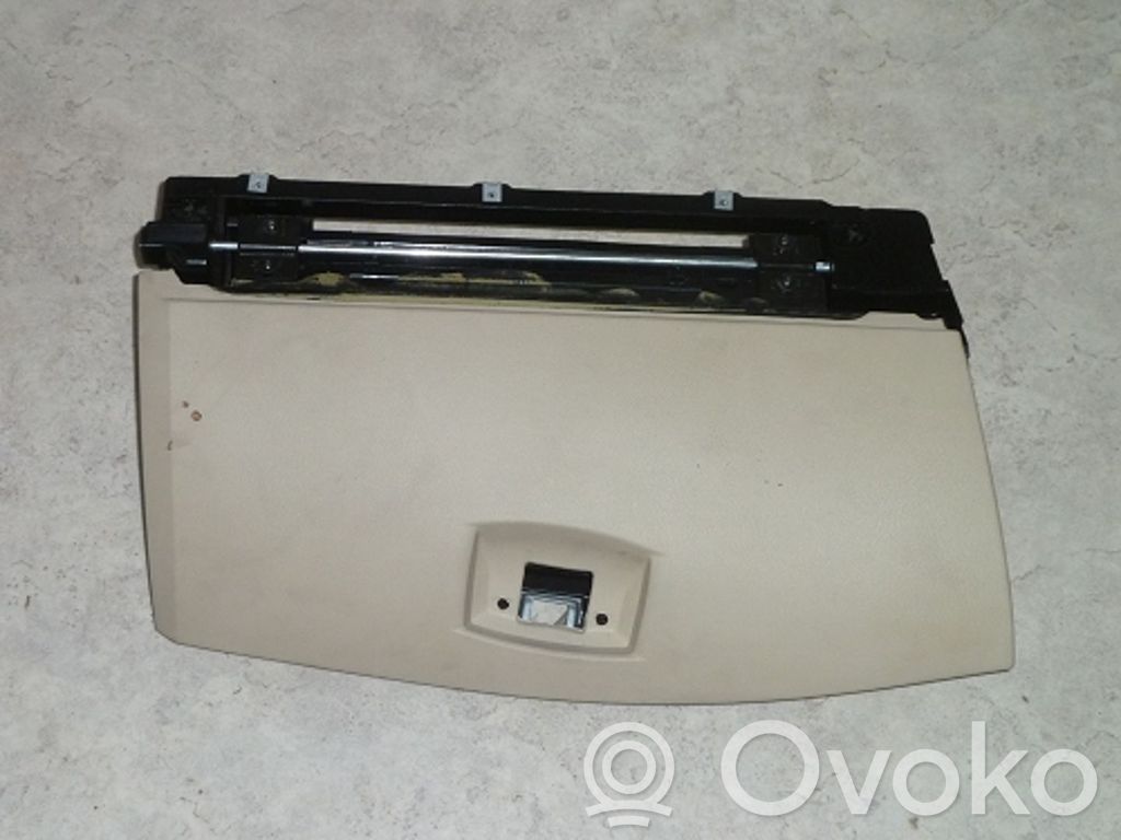 BMW 5 E60 E61 Daiktadėžės (bordačioko) dangtis 