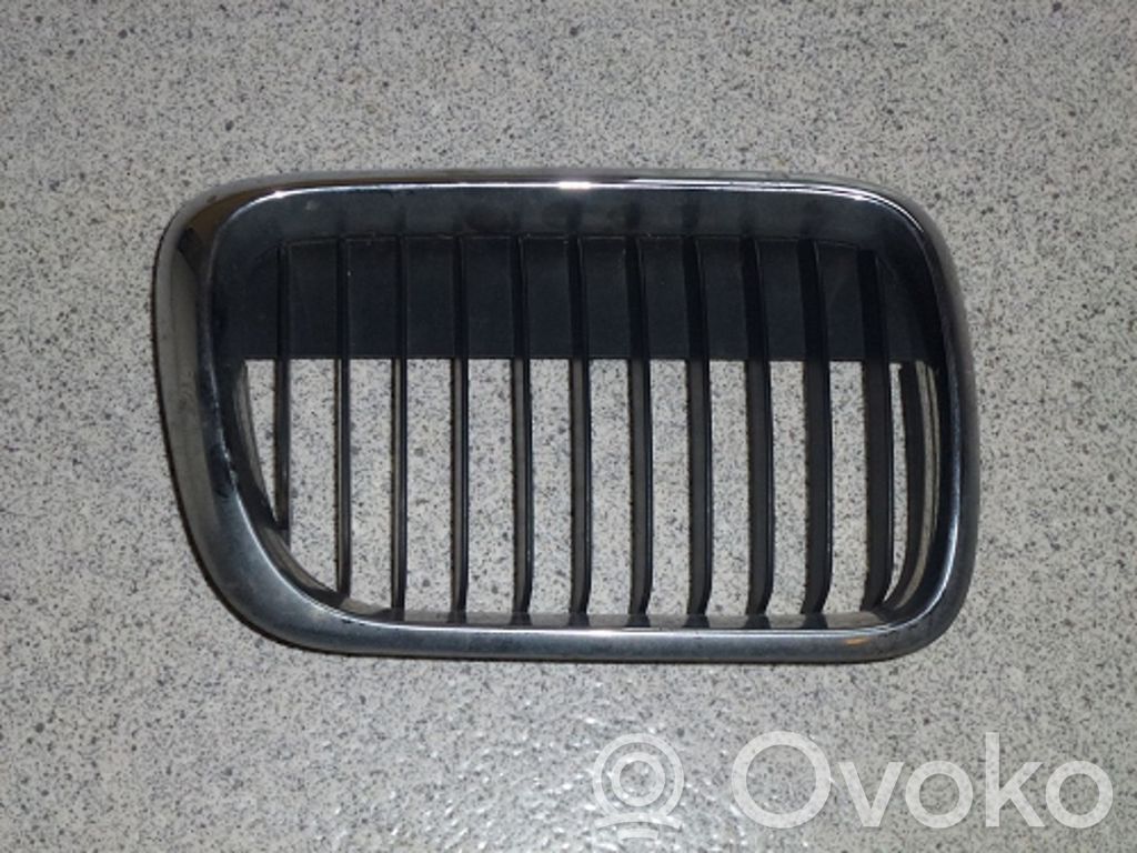 BMW 3 E36 Bonnet/hood grill 