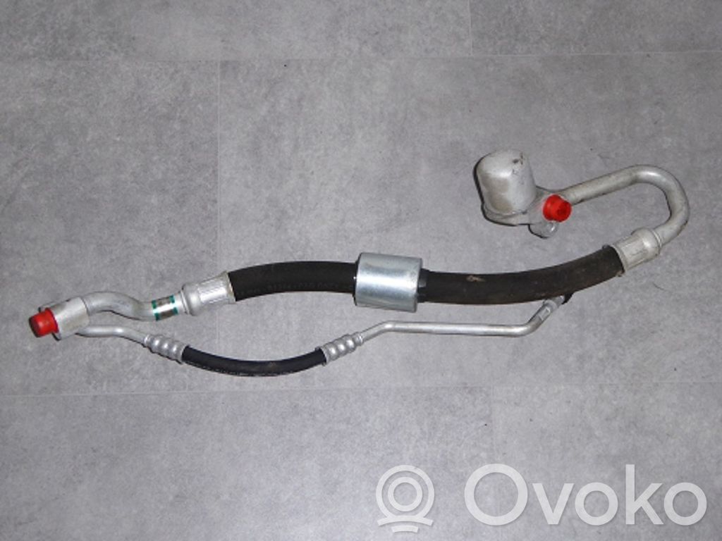 BMW 1 E81 E87 Ilmastointilaitteen putki (A/C) 