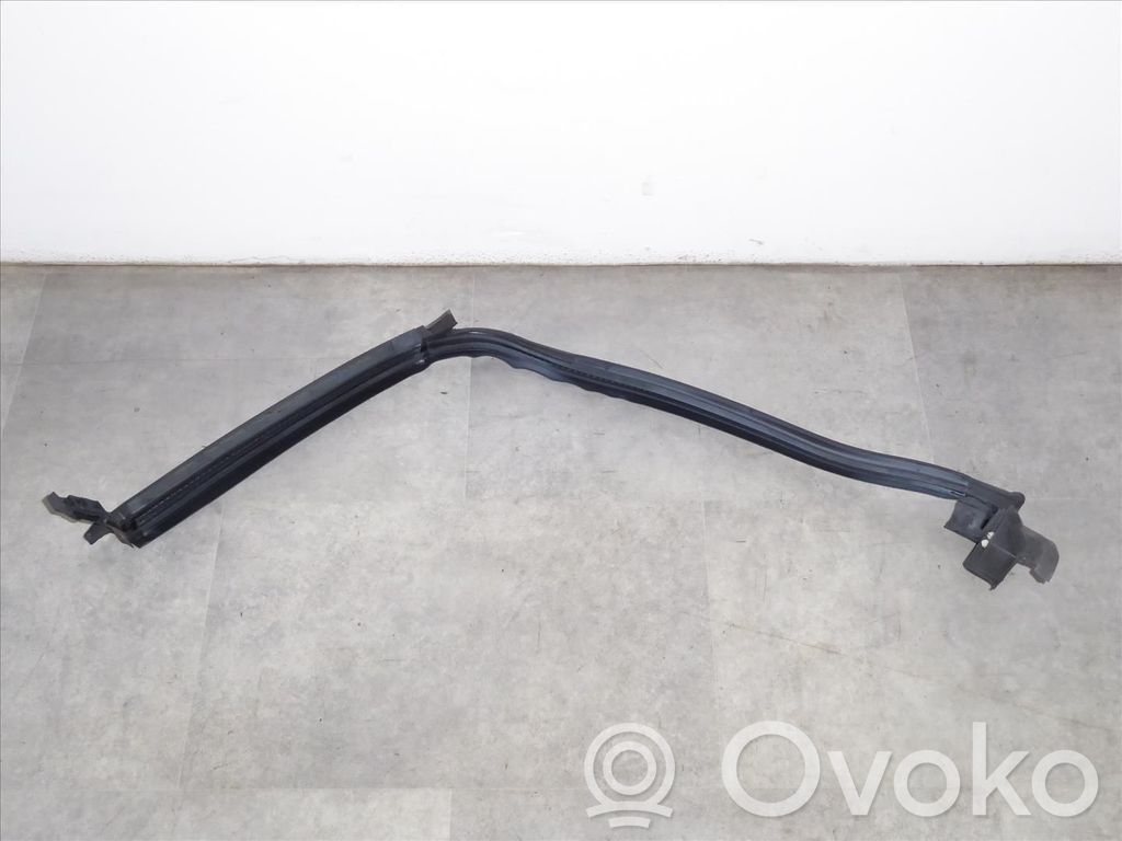 BMW i3 (B) Rivestimento del montante (esterno) 