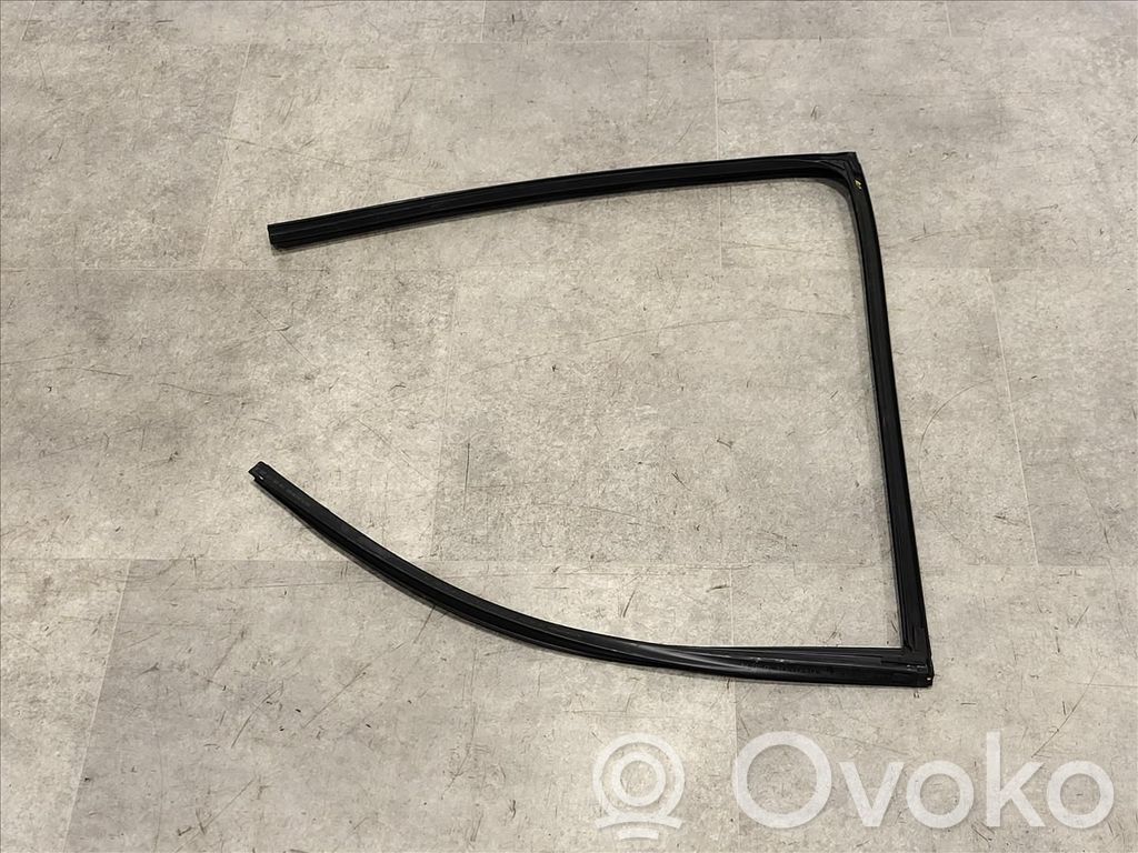 BMW 5 F10 F11 Listwa / Uszczelka szyby drzwi tylnych 