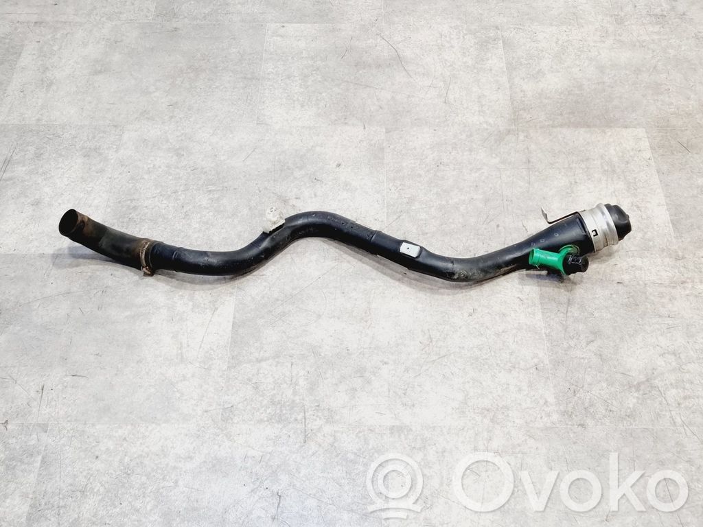 BMW 3 E92 E93 Polttoainesäiliön täyttöaukon suukappale