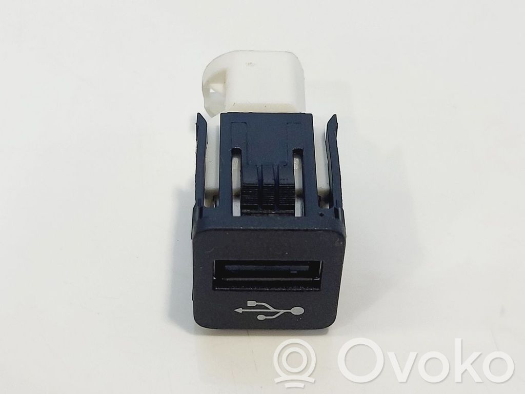 Enchufe conector USB   84109229294,84109229294
