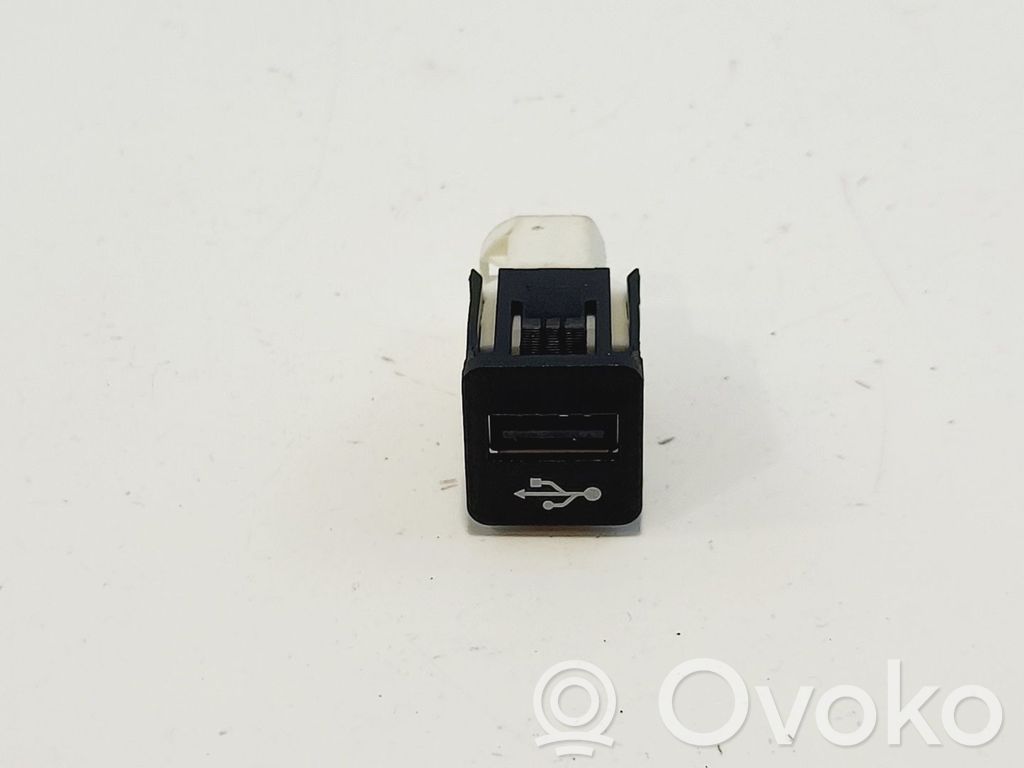 Enchufe conector USB   84109229294,84109229294