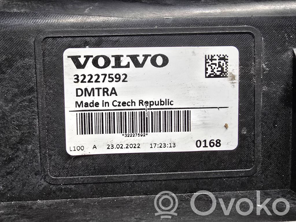 Volvo XC40 Wlot / Kanał powietrza intercoolera 