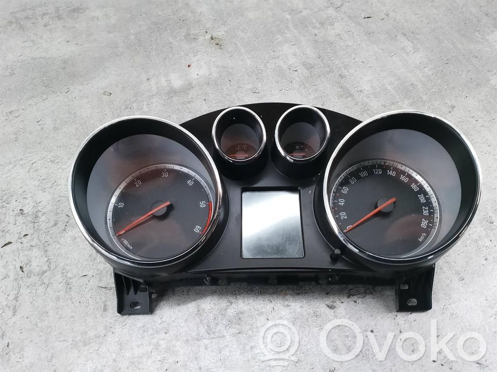 Opel Insignia A Geschwindigkeitsmesser Cockpit 