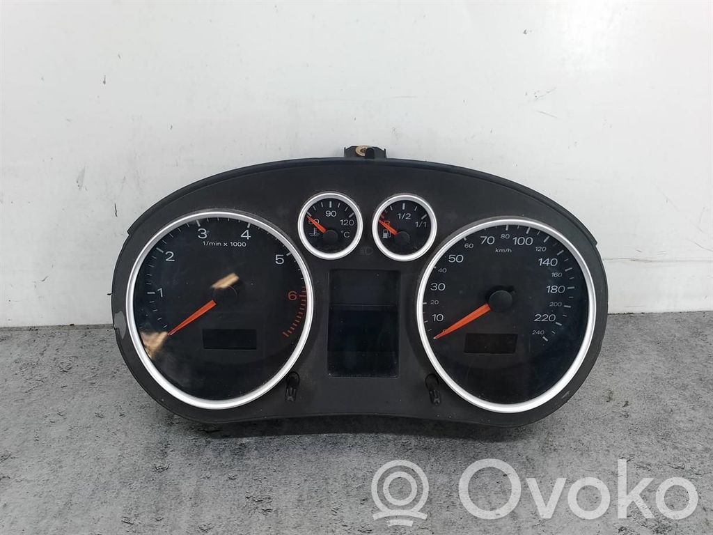 Audi A2 Geschwindigkeitsmesser Cockpit 