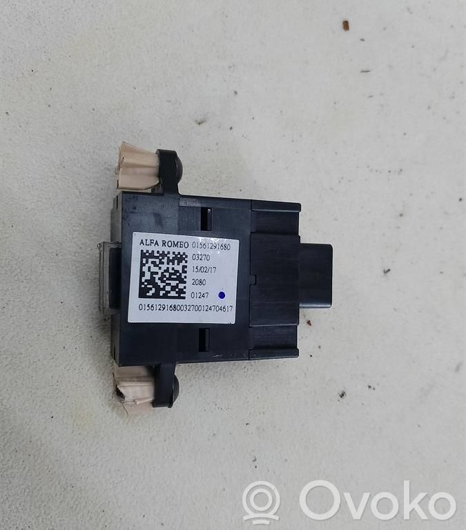 Alfa Romeo Giulia Enchufe conector USB 