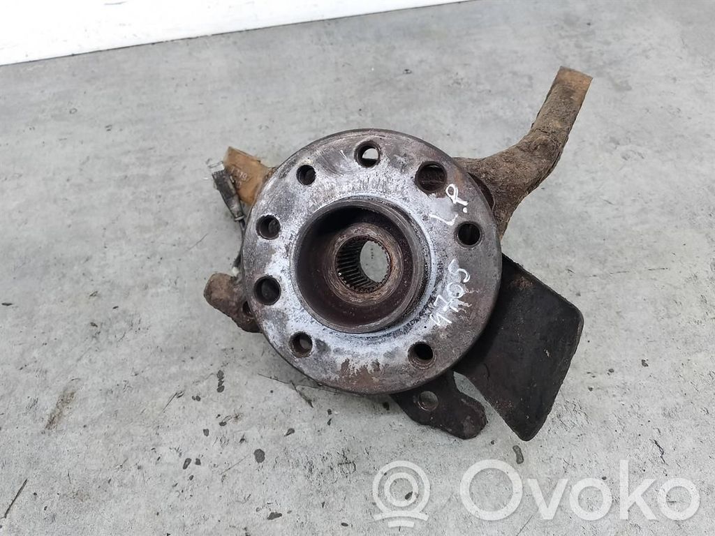 Opel Zafira B Zwrotnica koła przedniego 