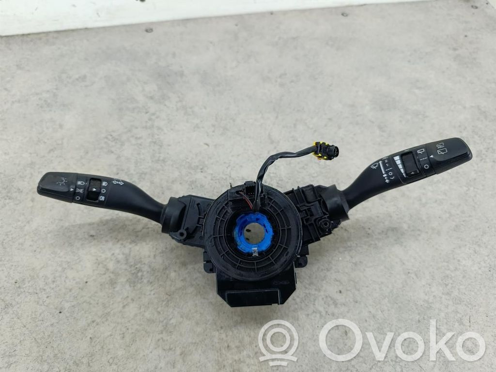 KIA Carens III Interruptor/palanca de limpiador de luz de giro 