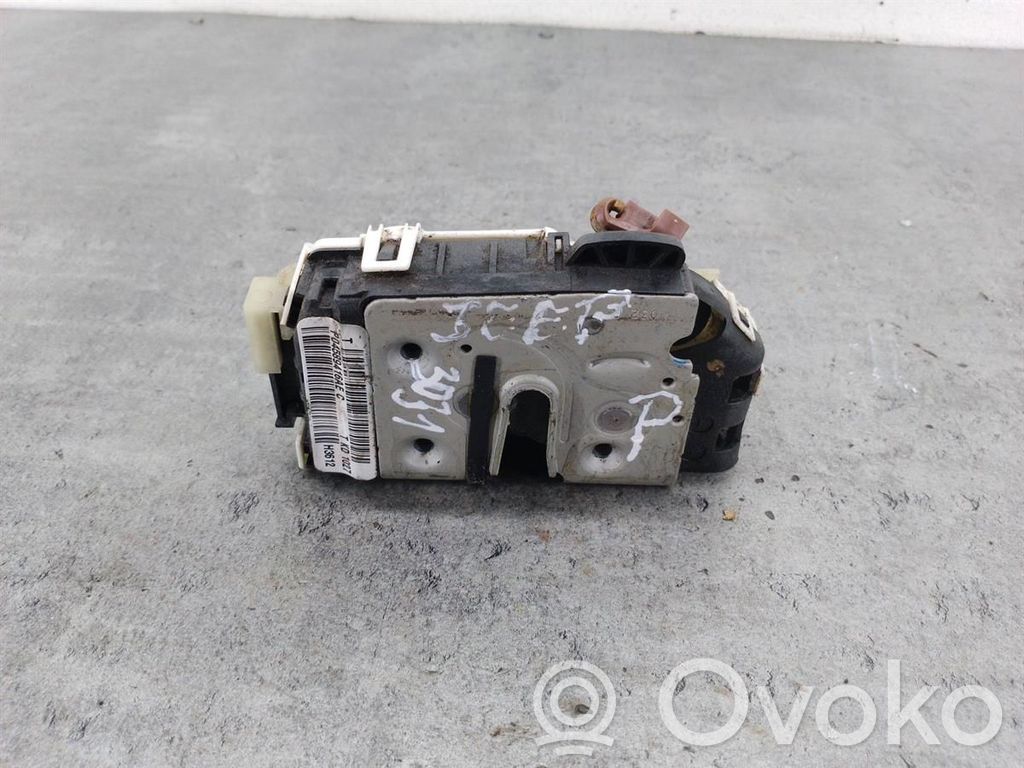 Jeep Patriot Priekšpusē slēdzene 