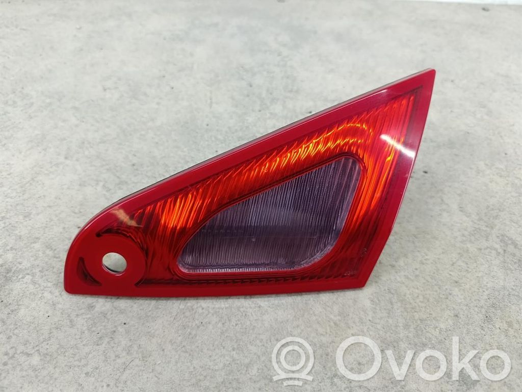 Mitsubishi Colt Lampă spate în capacul portbagajului 