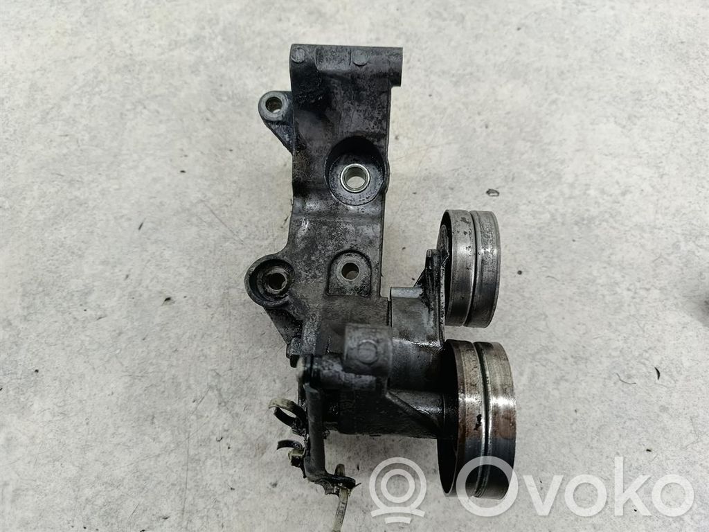 Opel Astra H Mocowanie alternatora 